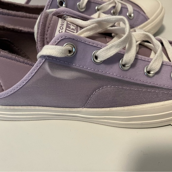 Lavender or light yellow converse shoes. Mesh material - Picture 3 of 6